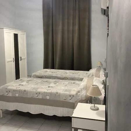 Roma 招待所 3*