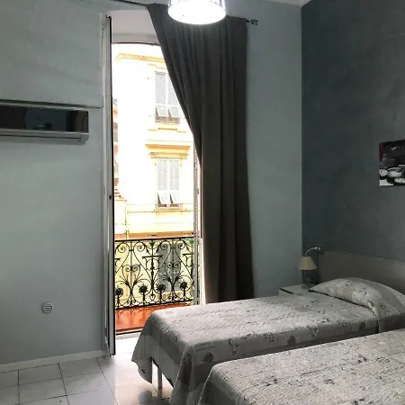 Roma 招待所 3*